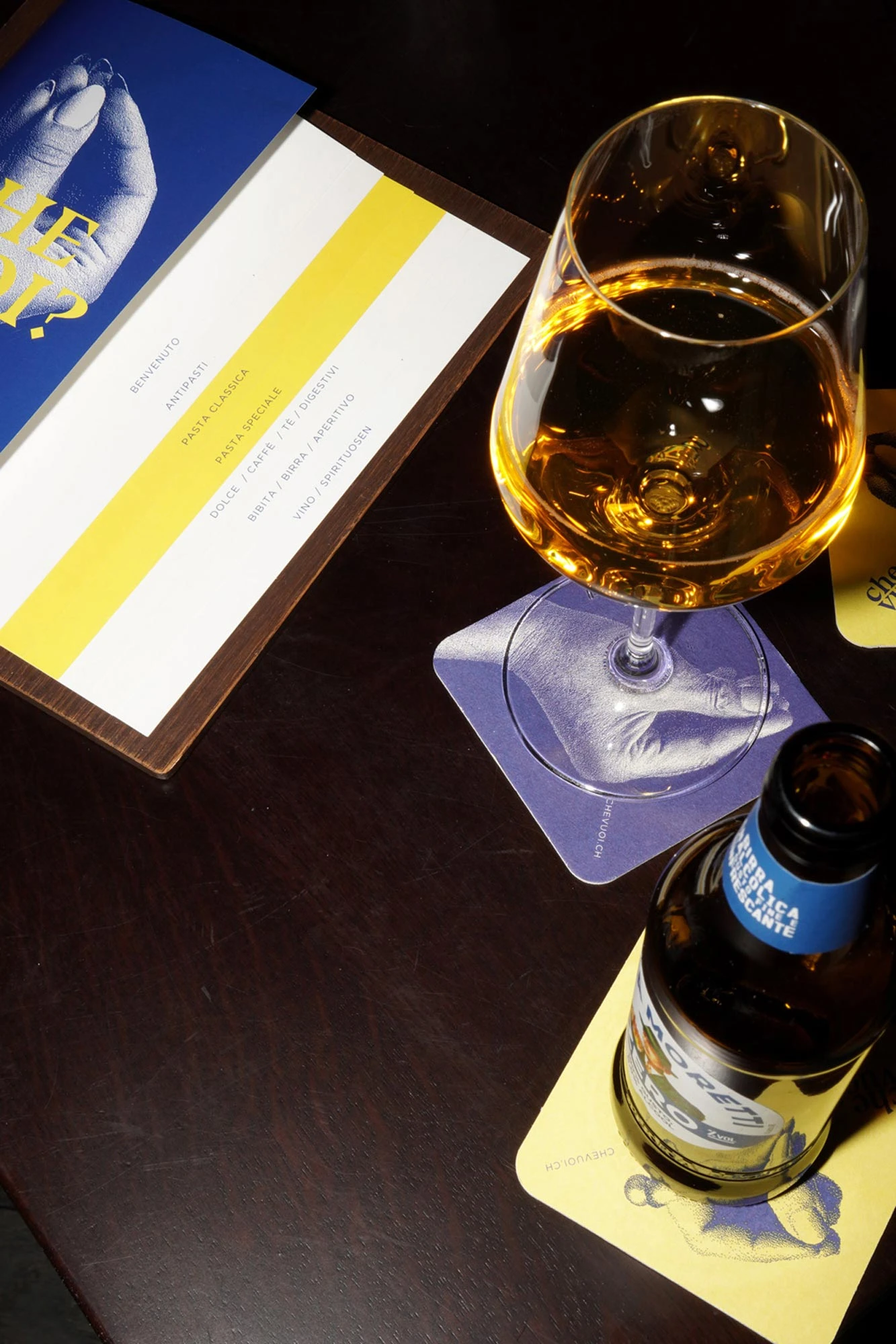 Tisch mit Bier