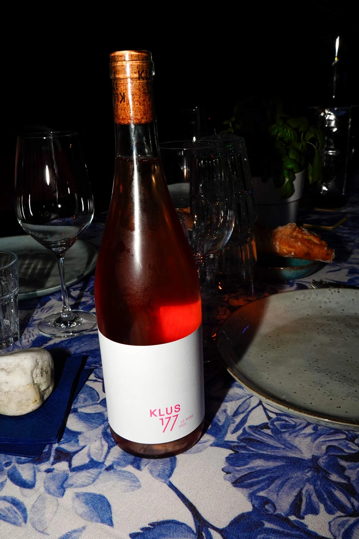 Flasche auf Tisch